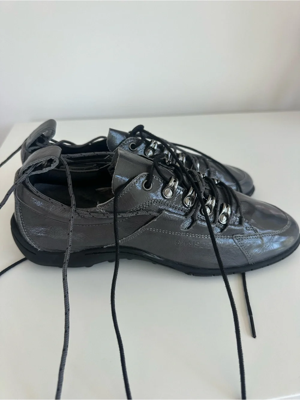 SAMSOE Men's Metallic Gray Low-Top Lace-Up Sneakers
